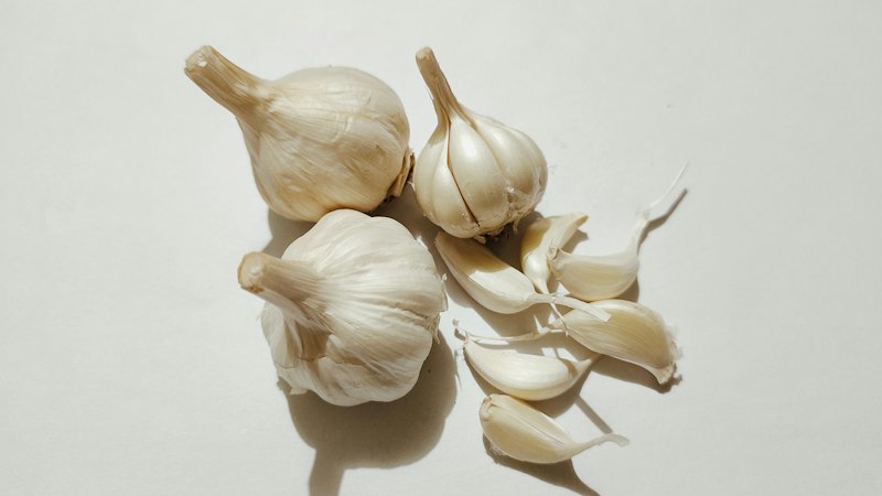 Bawang putih dan siung kupas