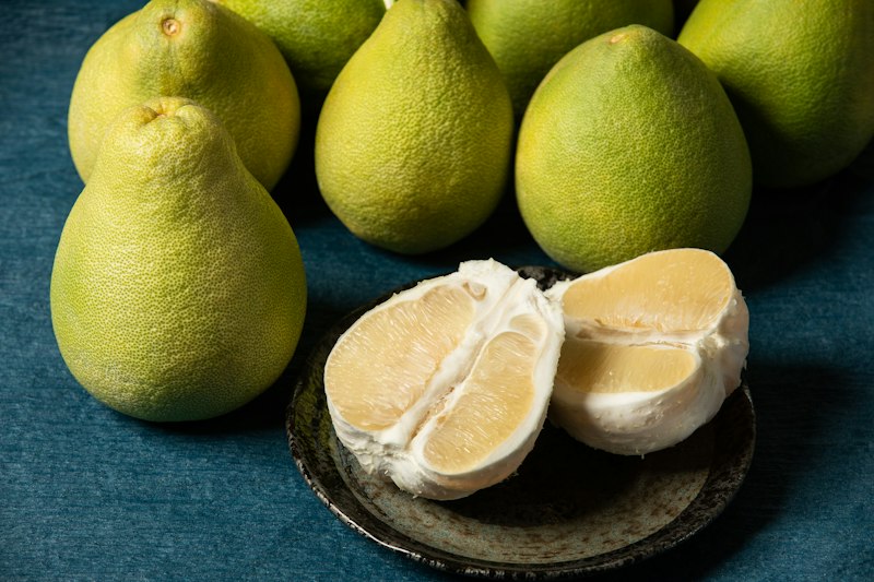 Jeruk bali pomelo dibelah